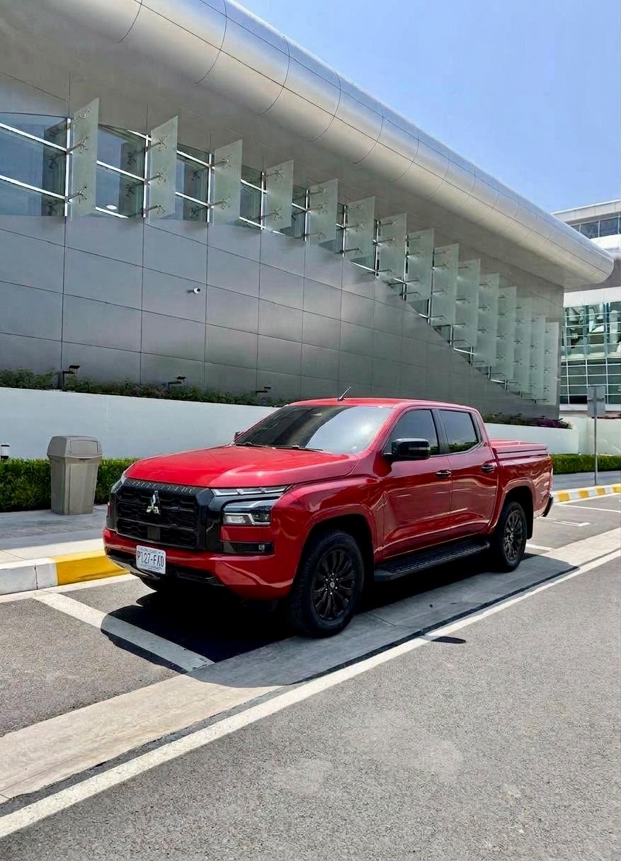 Mitsubishi L200 Sportero Black Edition (Rojo) en El Salvador